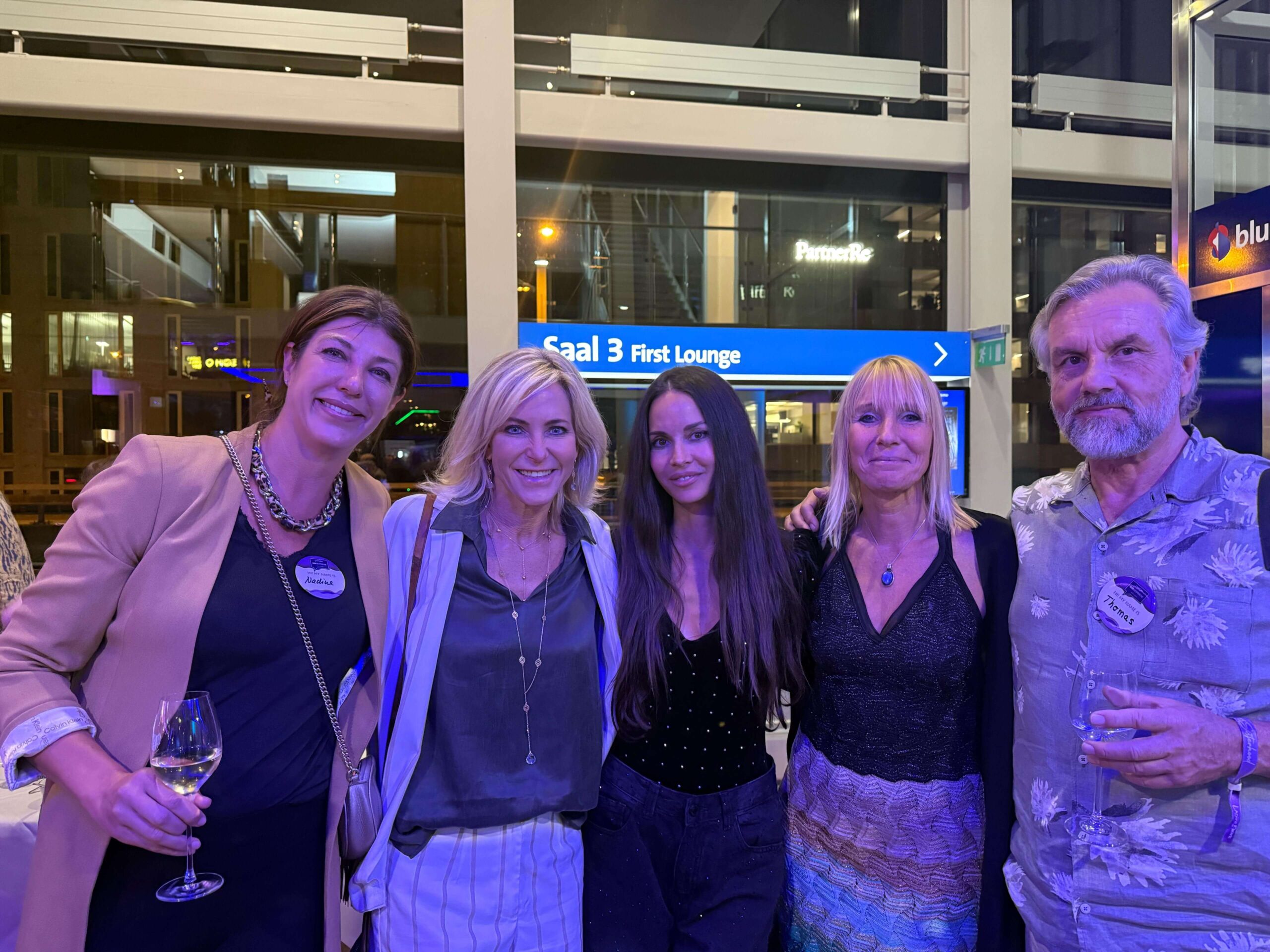 Gäste bei LADIES DRIVE in der First Lounge